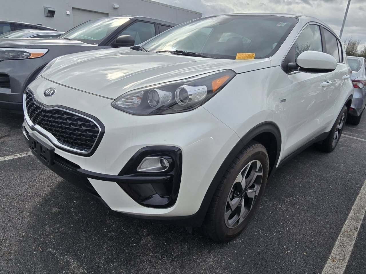 Used 2022 Kia Sportage LX image 3