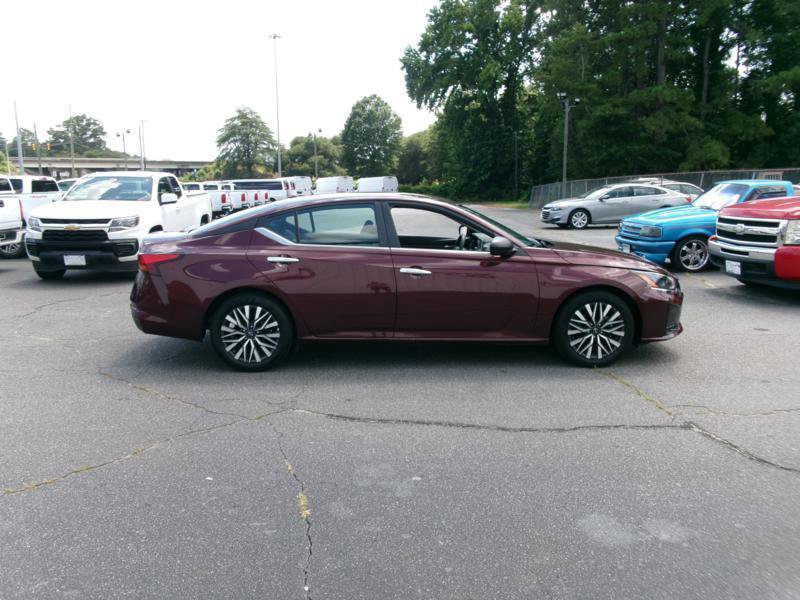 Used 2025 Nissan Altima 2.5 SV FWD image 5