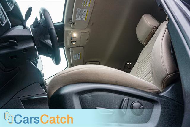 Used 2020 Ford Explorer XLT image 22