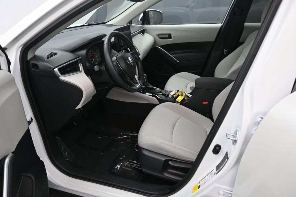 Used 2024 Toyota Corolla Cross LE FWD image 13