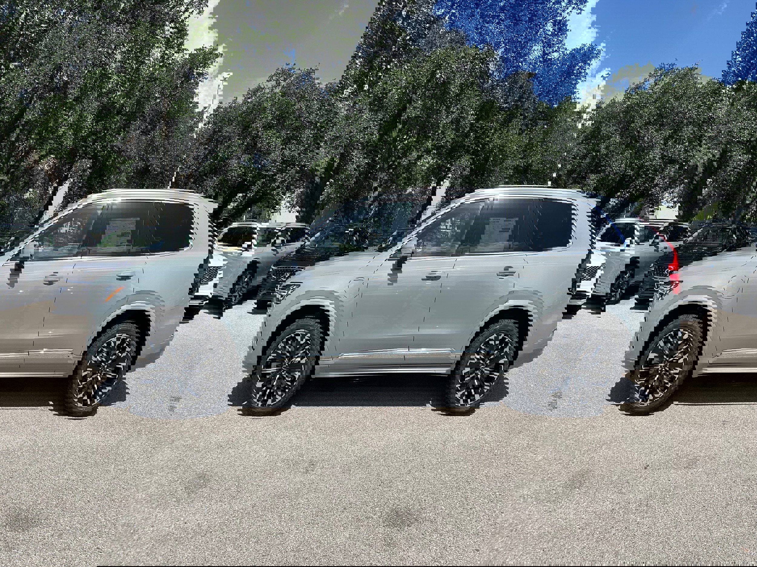 New 2026 Volvo XC90 T8 Plus image 3