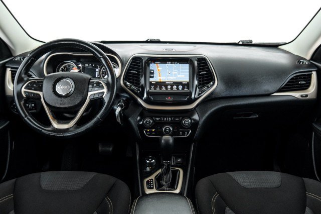 Used 2016 Jeep Cherokee Latitude AWD/4WD image 11