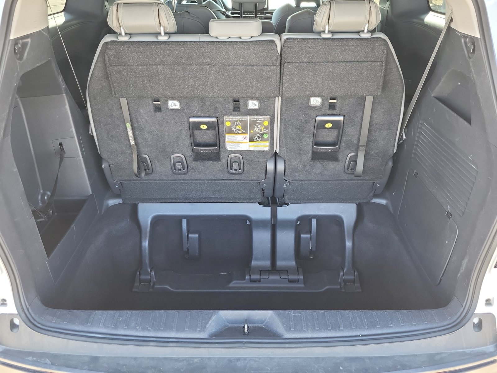 Used 2025 Toyota Sienna XLE FWD image 29