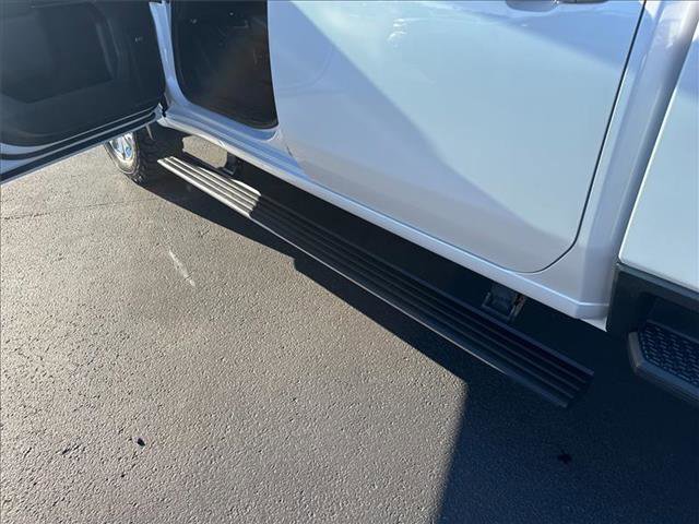 Used 2022 GMC Sierra 3500 Denali w/ Denali Ultimate Package image 16