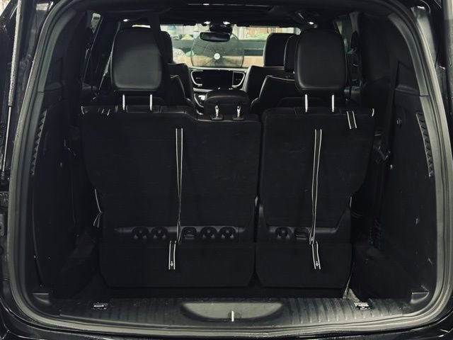 Certified 2025 Chrysler Pacifica Limited image 10