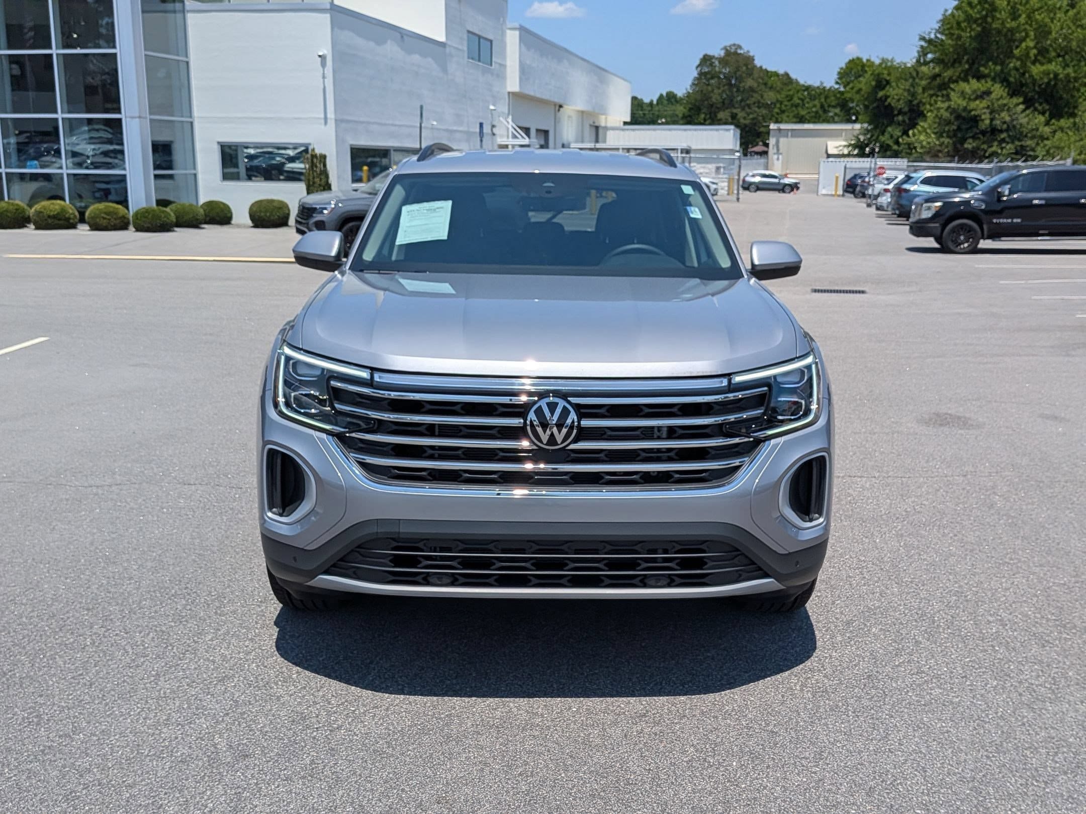 Used 2025 Volkswagen Atlas SE AWD/4WD image 8