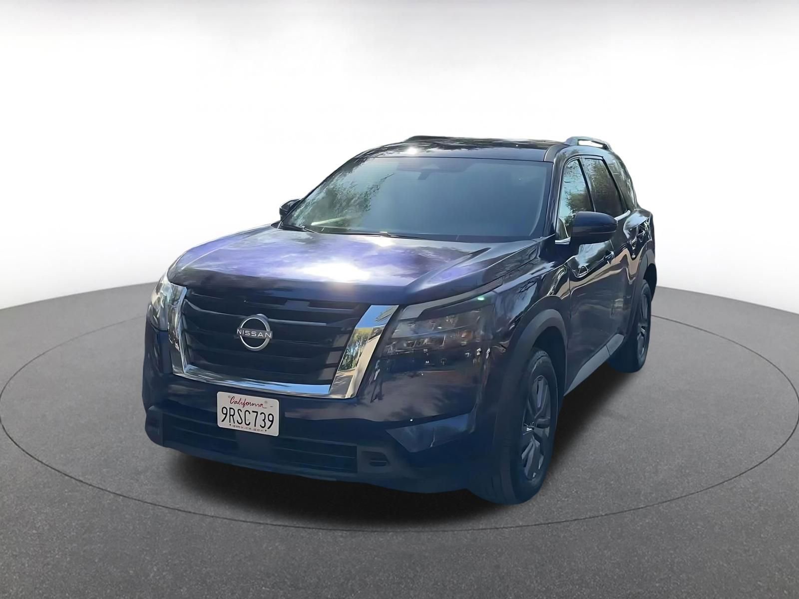 Used 2025 Nissan Pathfinder SV image 7