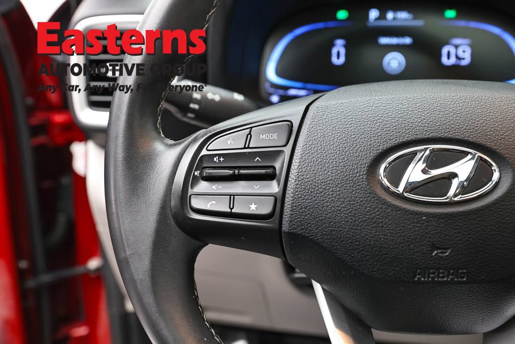 Used 2025 Hyundai Venue SEL FWD image 14