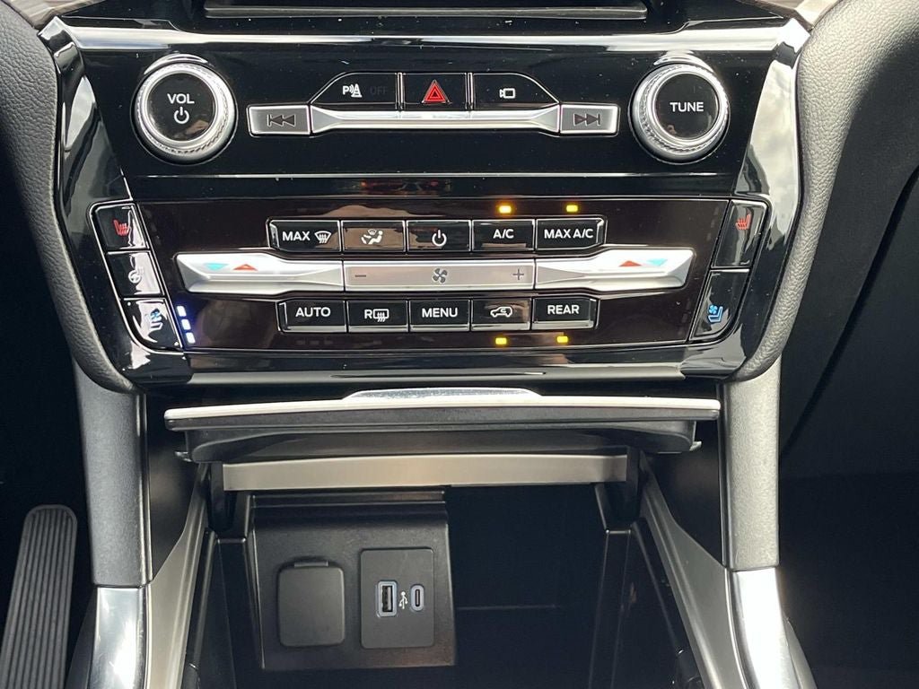 Used 2022 Ford Explorer Limited AWD/4WD image 13