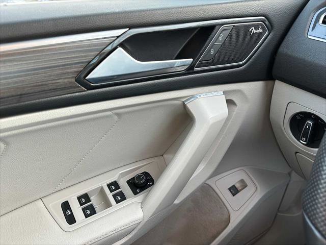 Used 2022 Volkswagen Tiguan SEL R-Line image 32