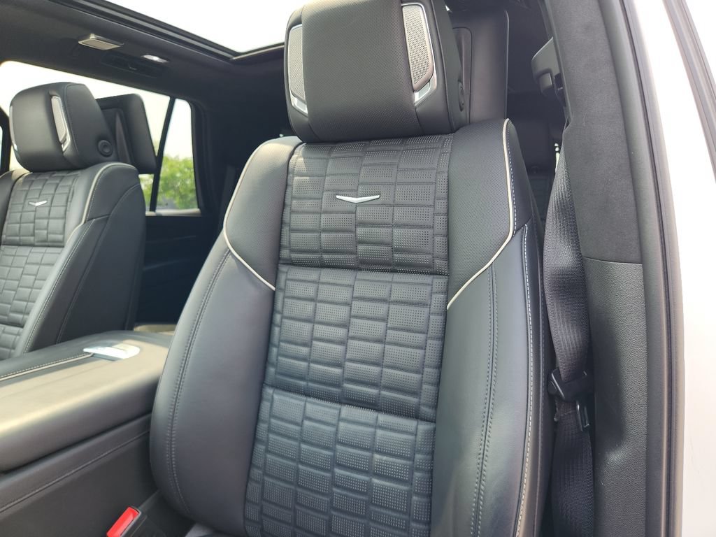 Used 2021 Cadillac Escalade Sport Platinum w/ LPO, ONYX Package AWD/4WD image 14