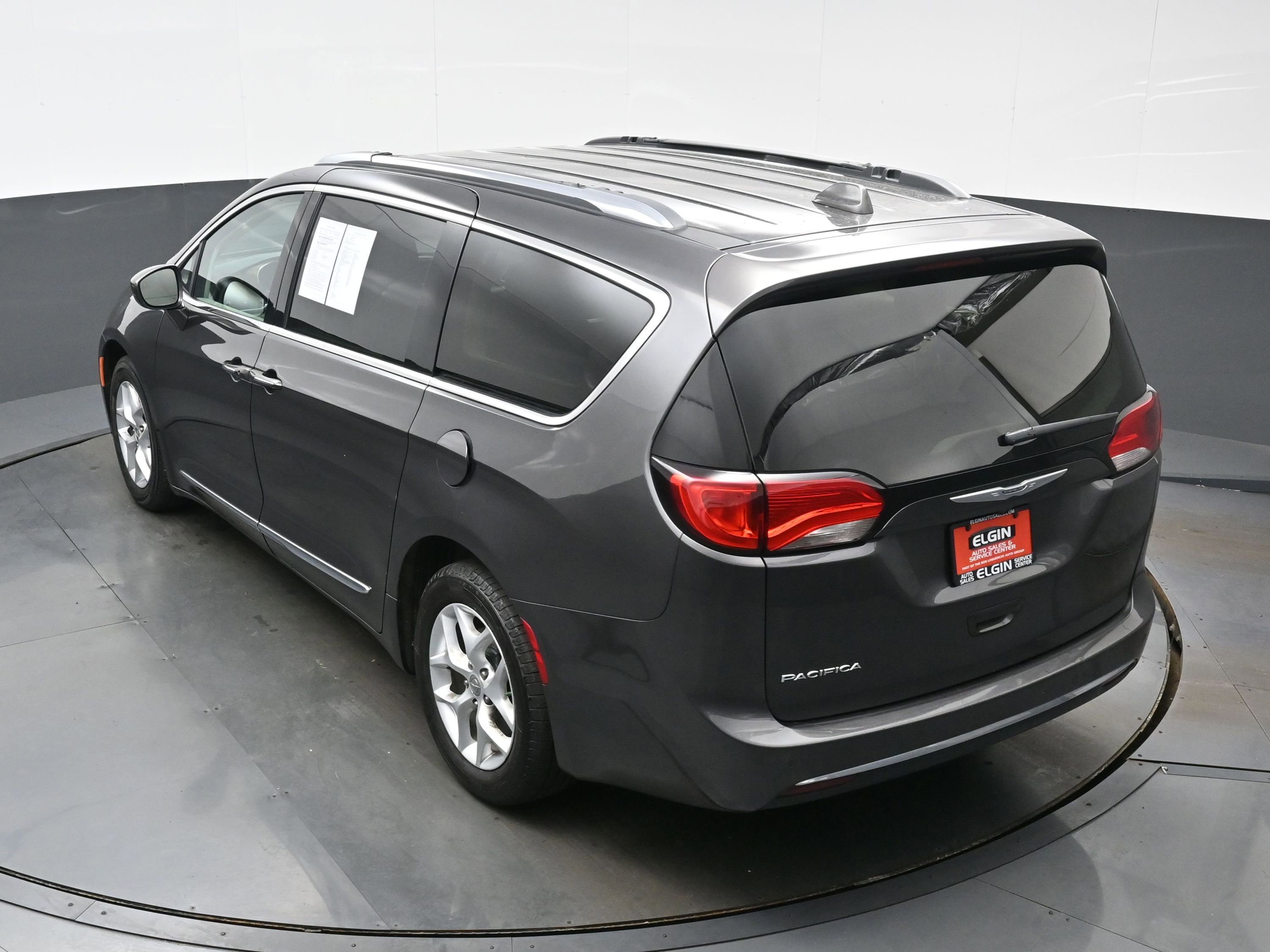 Used 2017 Chrysler Pacifica Touring-L Plus w/ Tire & Wheel Group image 36