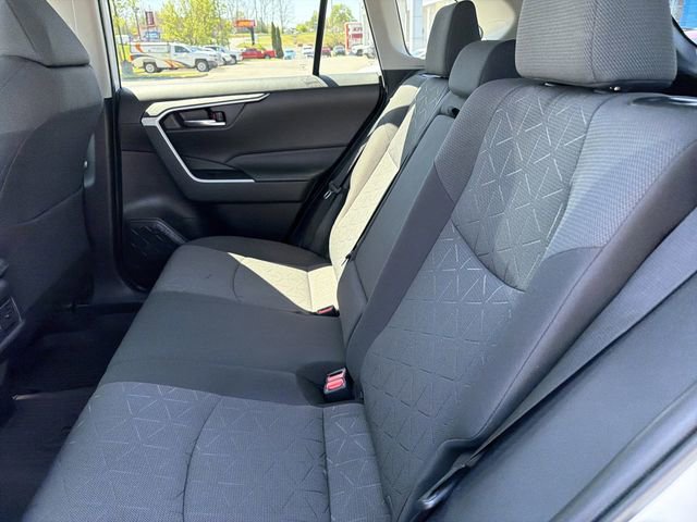 Used 2021 Toyota RAV4 XLE AWD/4WD image 13