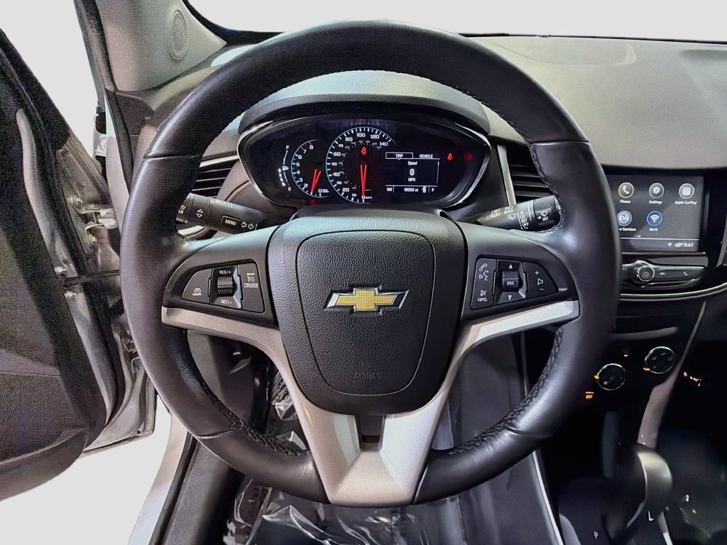 Used 2019 Chevrolet Trax LT w/ LT Convenience Package FWD image 11