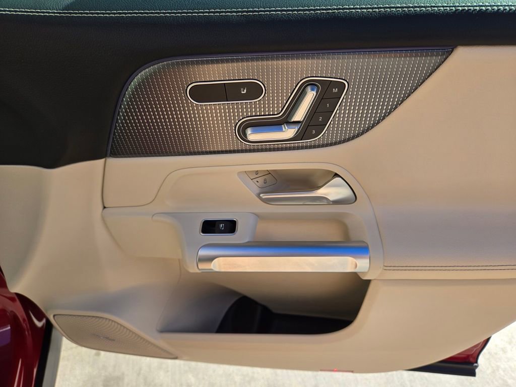 Used 2021 Mercedes-Benz GLB 250 image 22