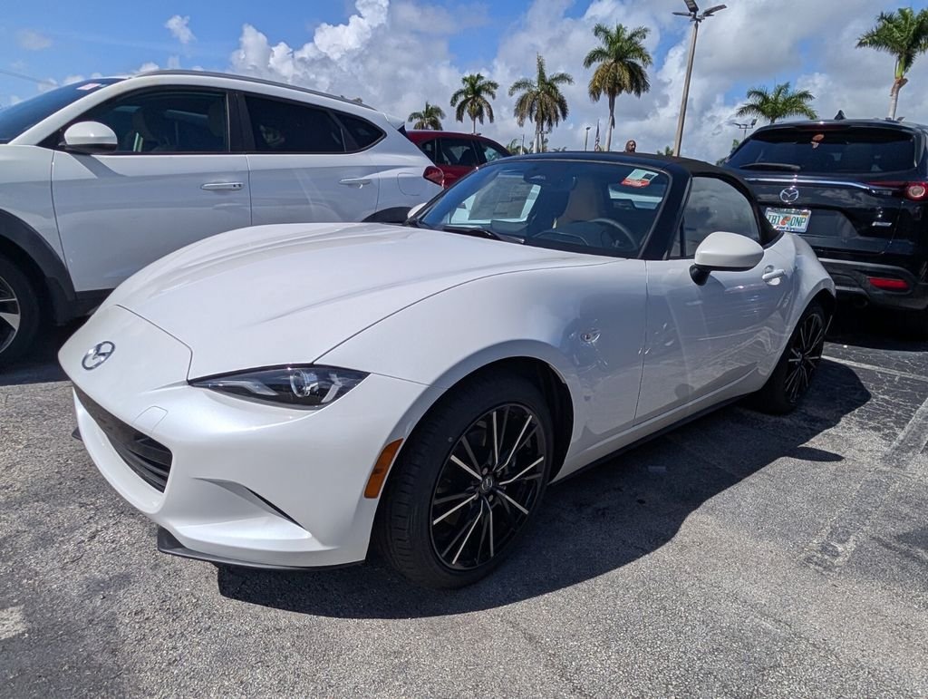 New 2026 MAZDA MX-5 Miata Grand Touring RWD image 3