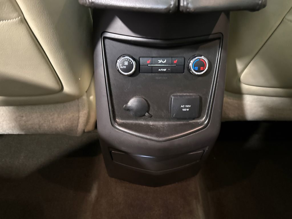 Used 2013 Lincoln MKT AWD image 10