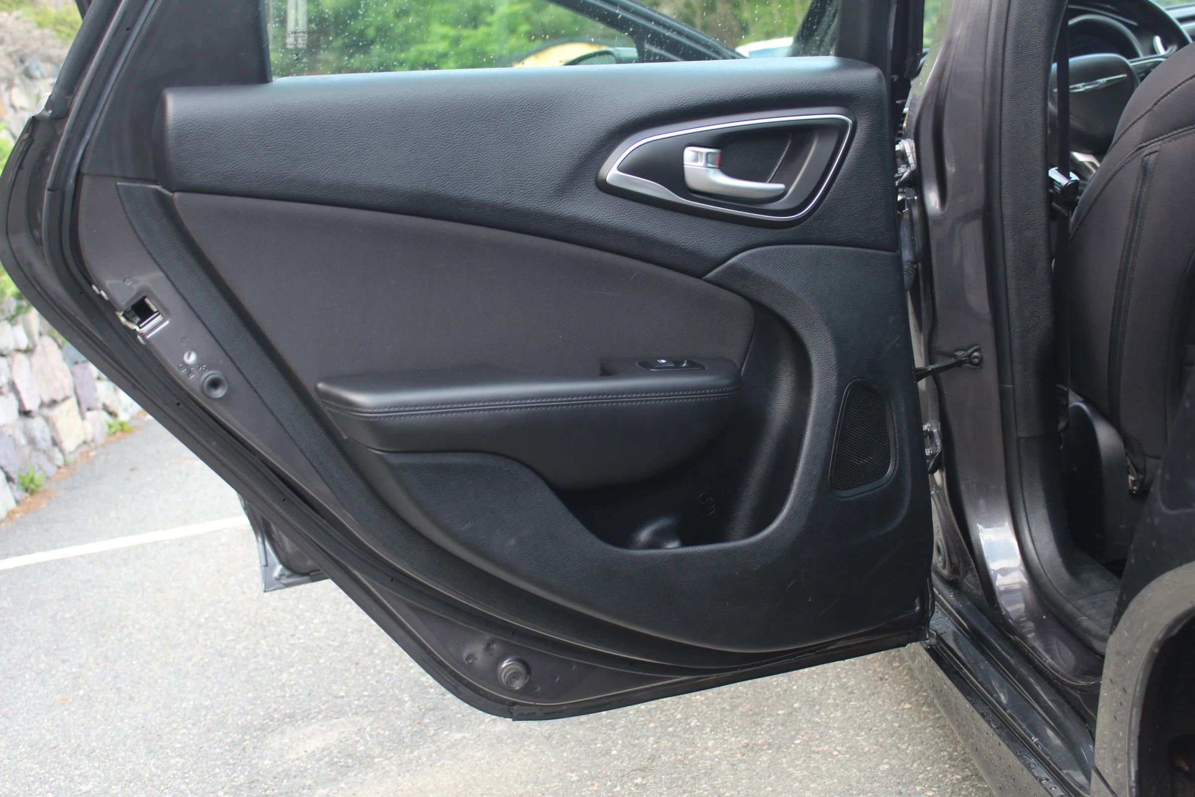 Used 2015 Chrysler 200 Limited w/ Convenience Group image 14