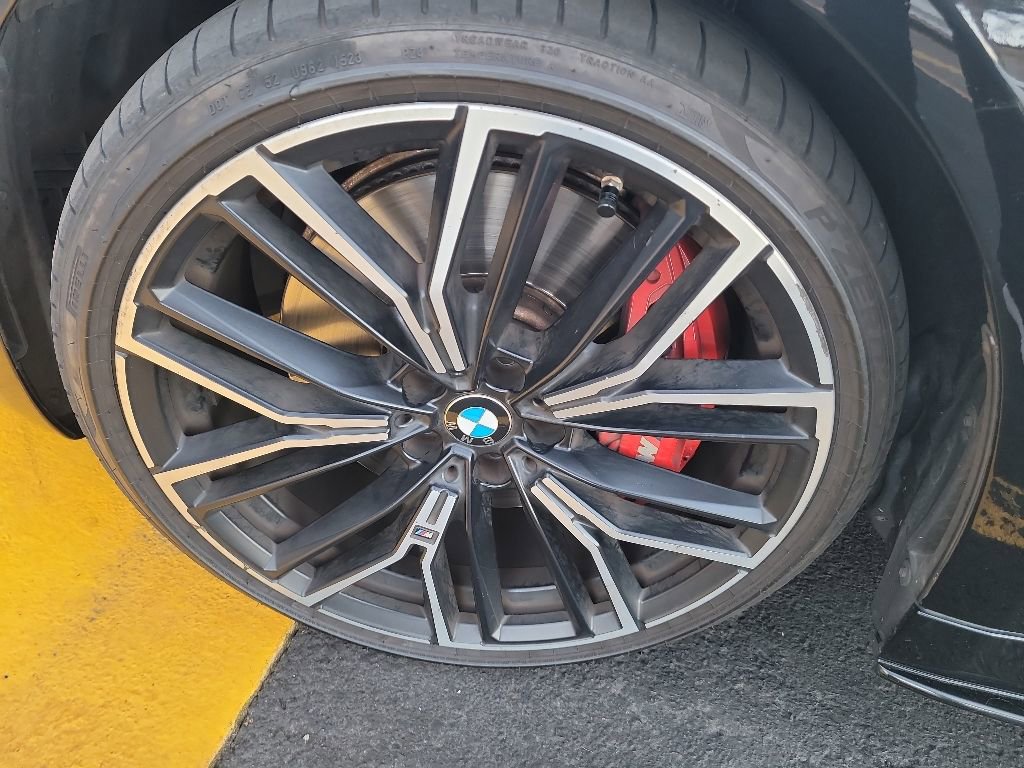 Used 2021 BMW 540i xDrive w/ M Sport Package AWD/4WD image 6