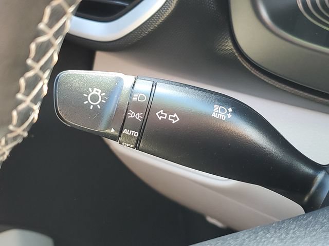 Used 2026 Hyundai Venue SEL FWD image 12