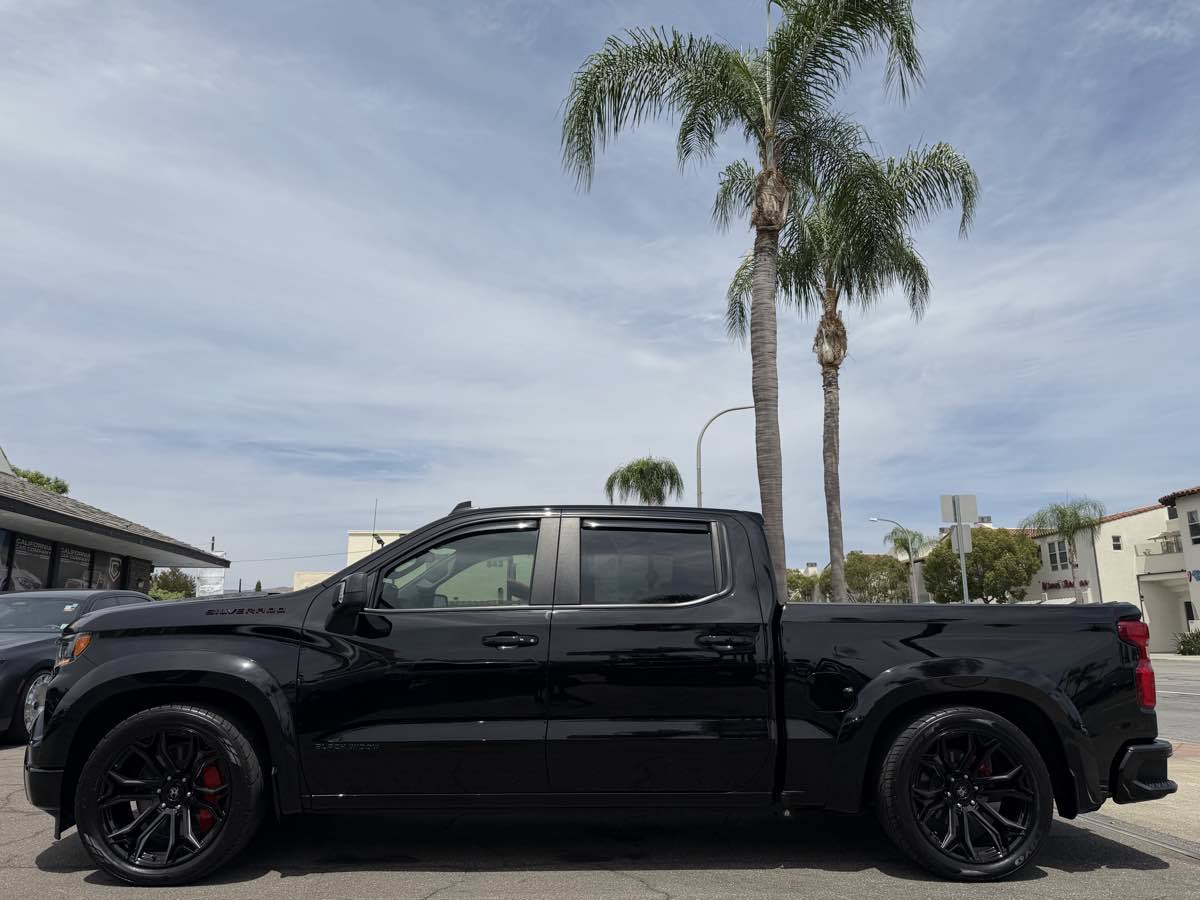 Used 2025 Chevrolet Silverado 1500 RST w/ Redline Edition AWD/4WD image 2