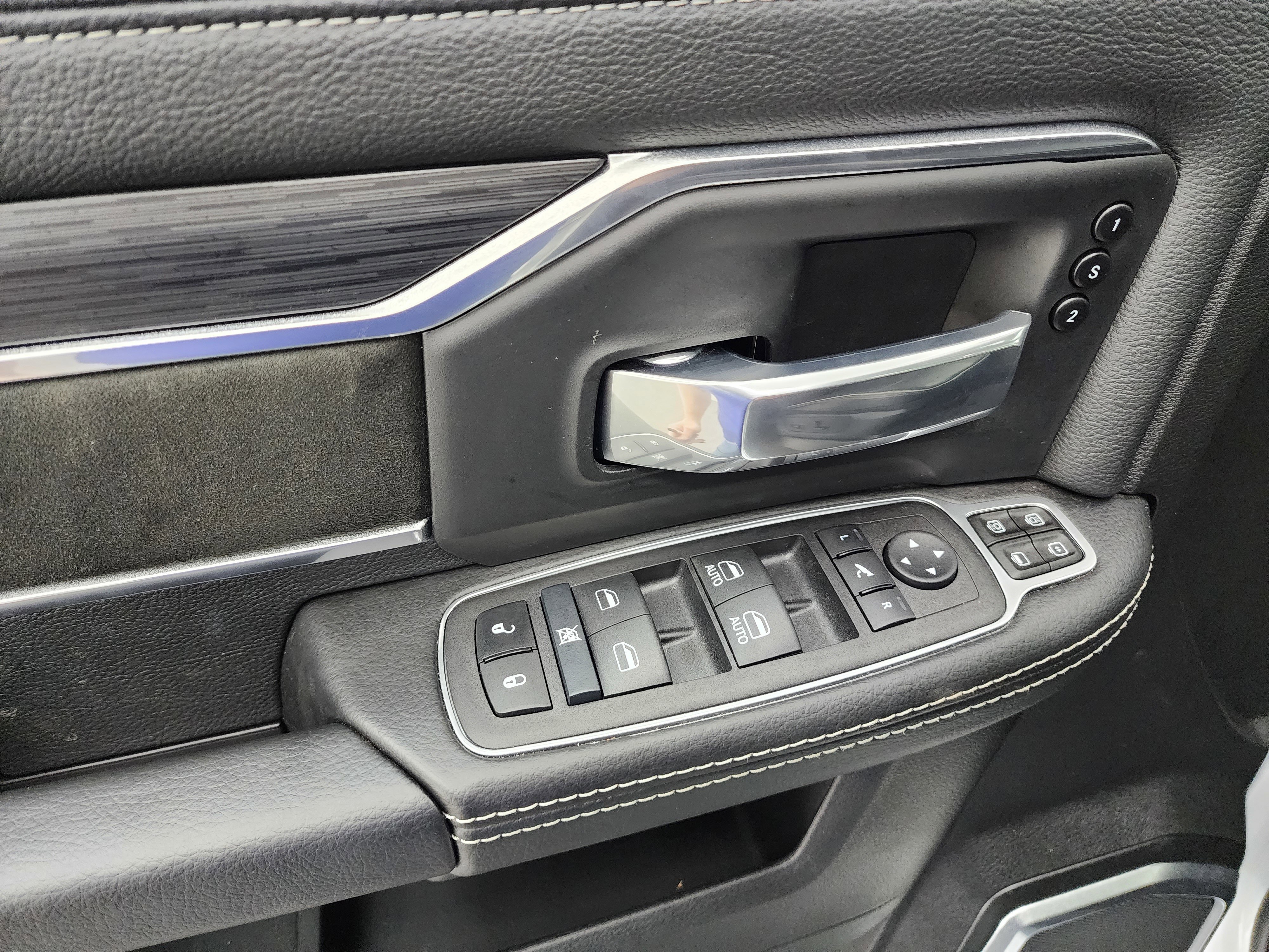 Used 2024 RAM 2500 Laramie w/ Night Edition image 45