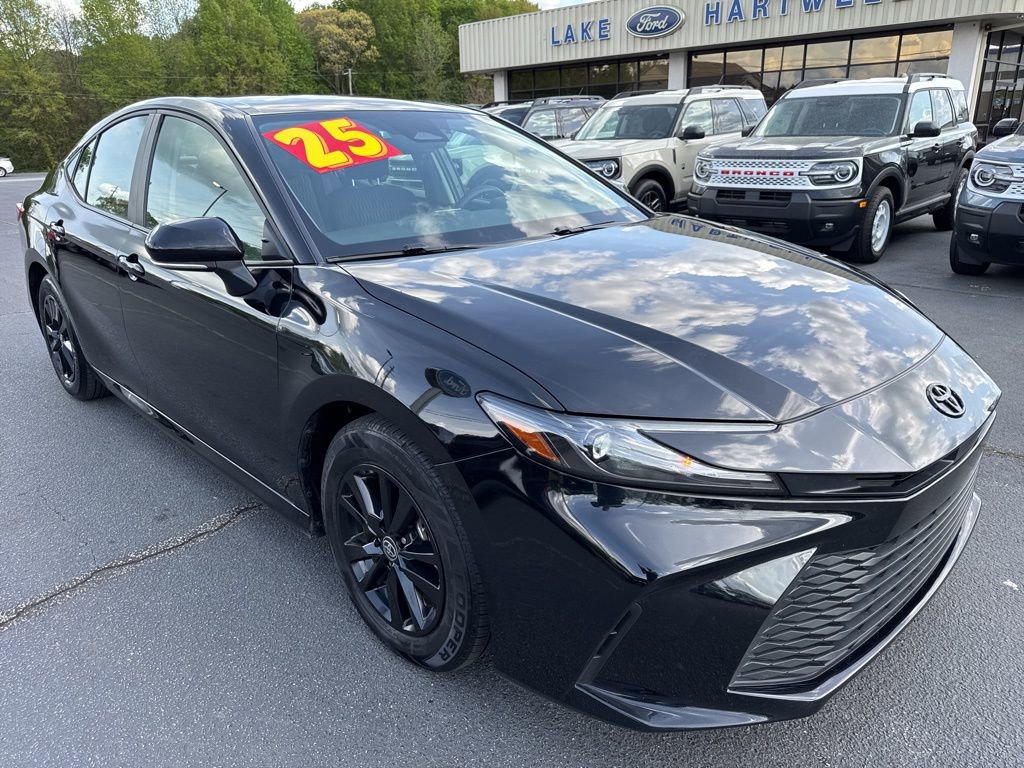Used 2025 Toyota Camry LE FWD image 1