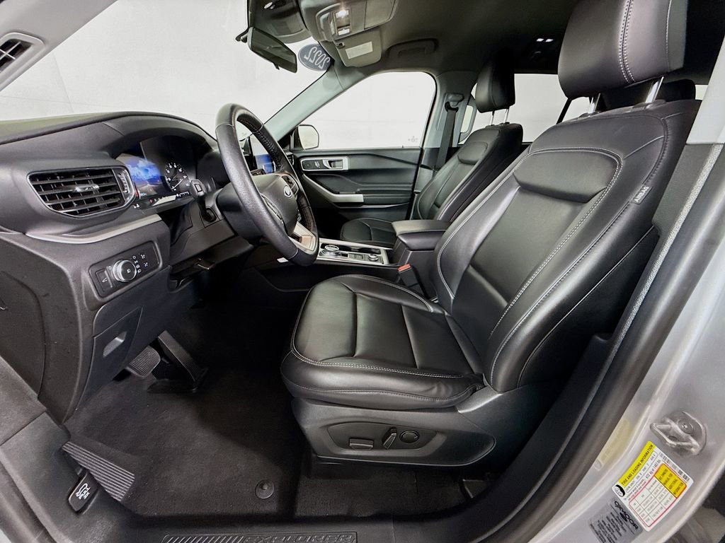 Certified 2022 Ford Explorer XLT w/ Equipment Group 202A image 2