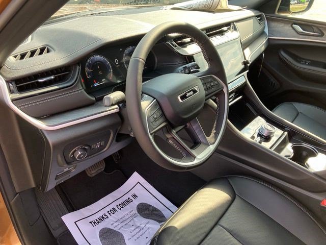 New 2026 Jeep Grand Cherokee Limited w/ Luxury Tech Group II AWD/4WD image 13