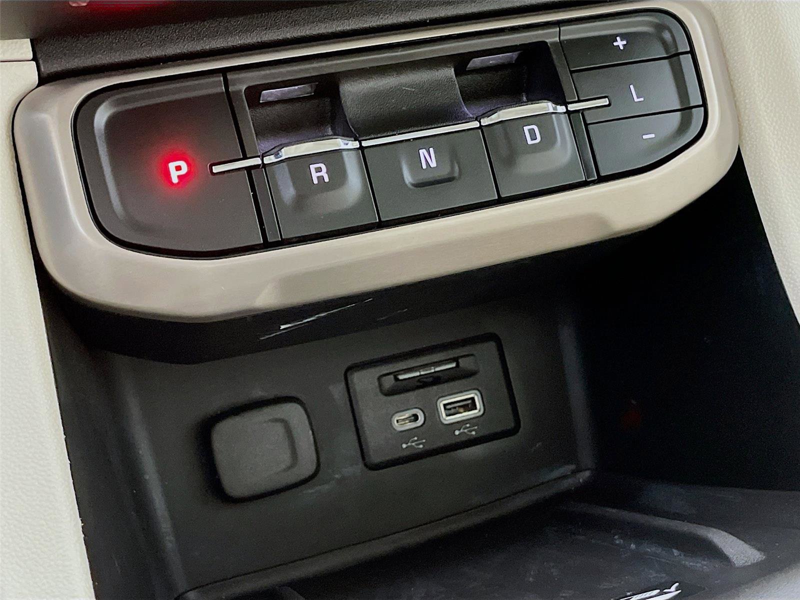 Used 2021 GMC Acadia Denali w/ Denali Technology Package image 22