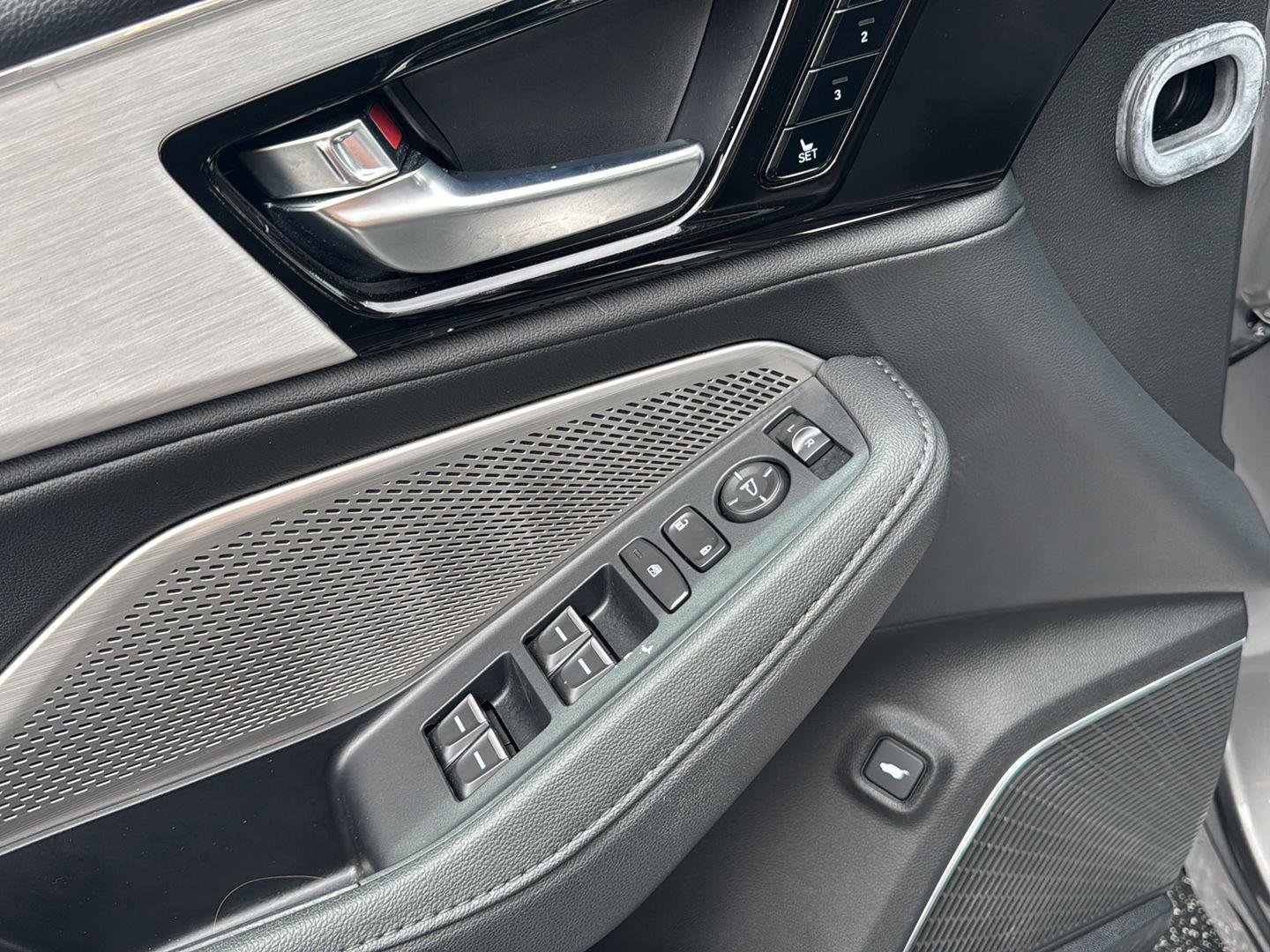 Certified 2024 Acura MDX FWD image 18