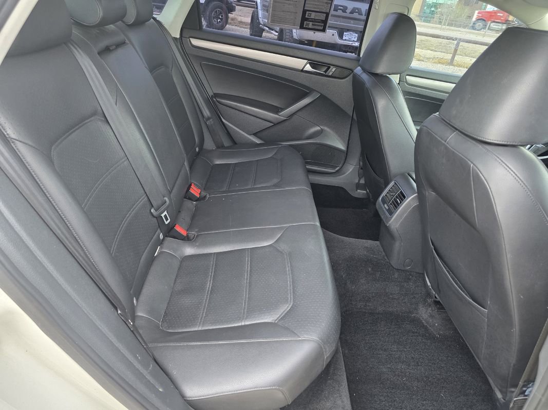 Used 2015 Volkswagen Passat TDI SE FWD image 16