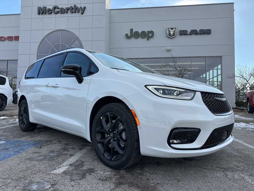 New 2026 Chrysler Pacifica Select