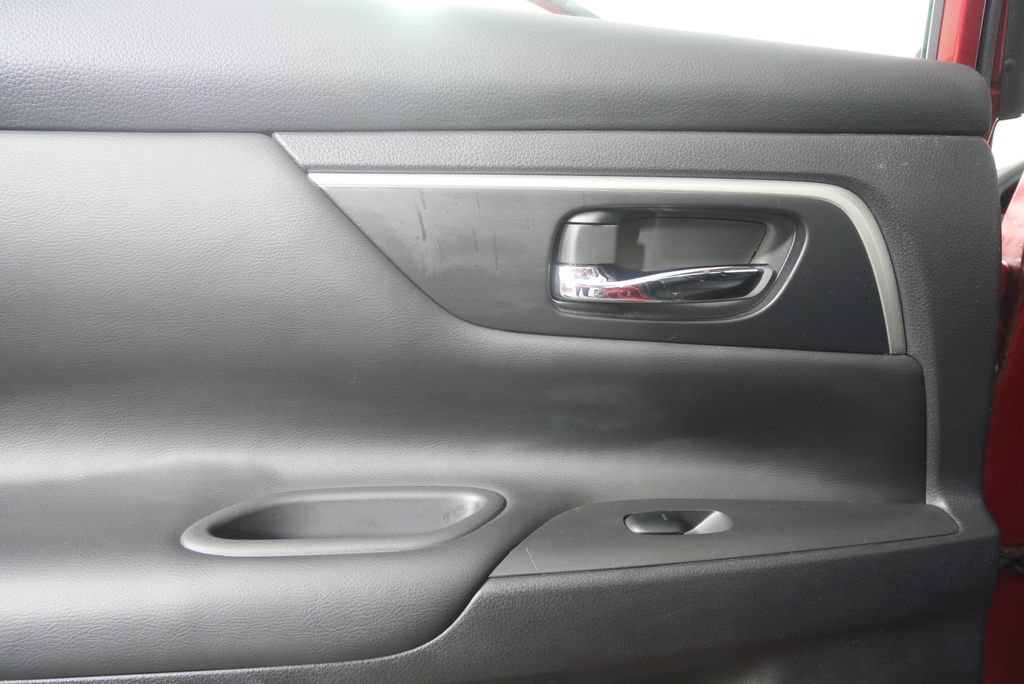 Used 2016 Nissan Altima 2.5 SV w/ Convenience Package FWD image 12