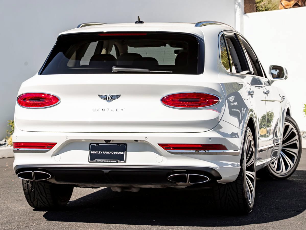 Used 2024 Bentley Bentayga AWD/4WD image 11
