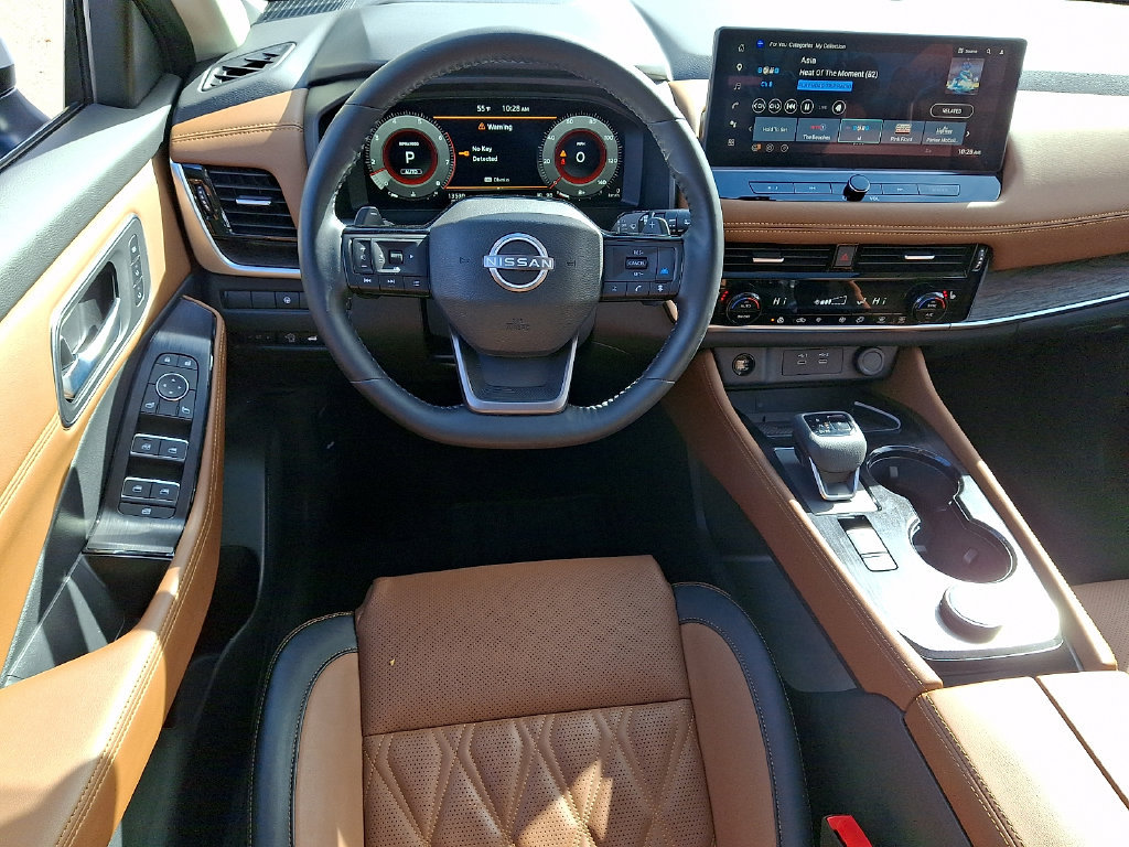 Used 2025 Nissan Rogue Platinum AWD/4WD image 2