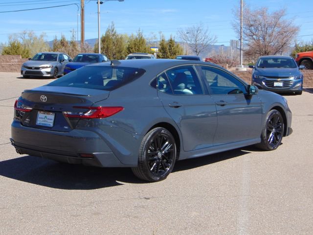 Used 2025 Toyota Camry SE image 4