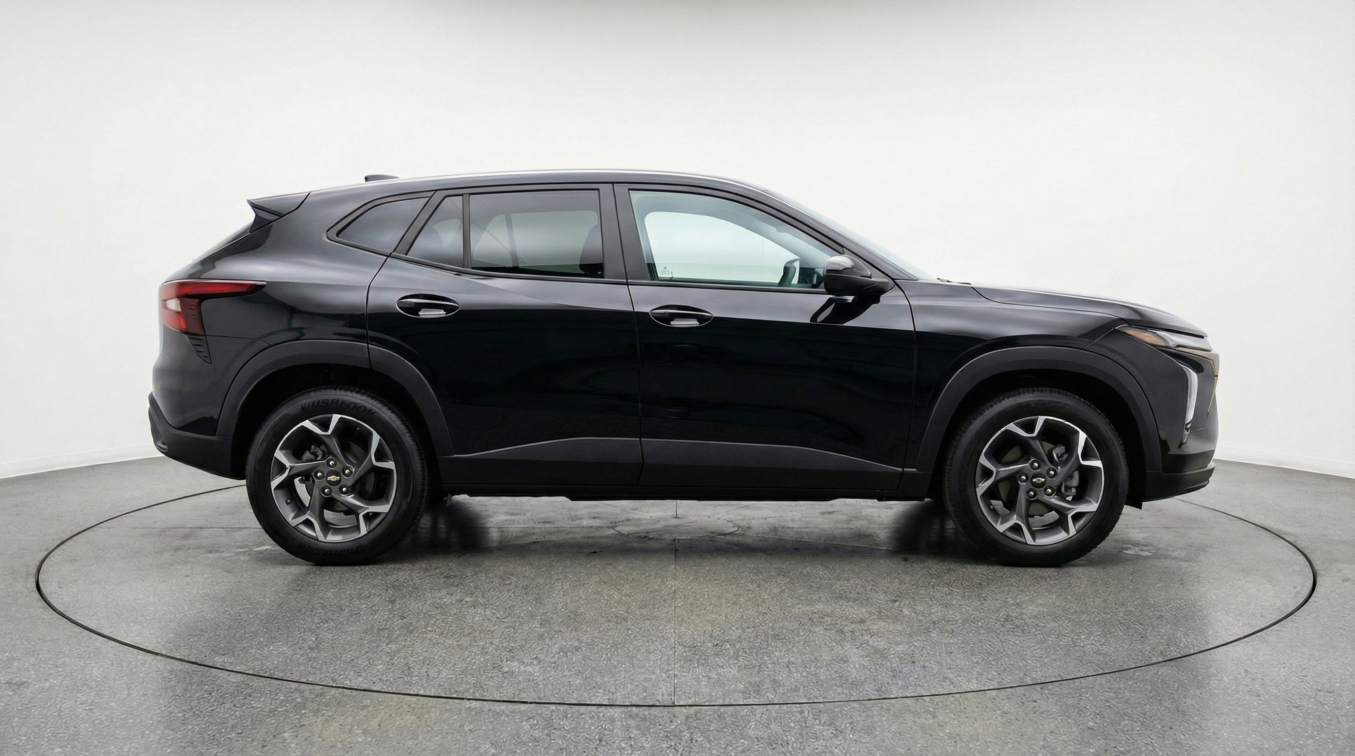 Used 2025 Chevrolet Trax LT w/ LT Convenience Package FWD image 11