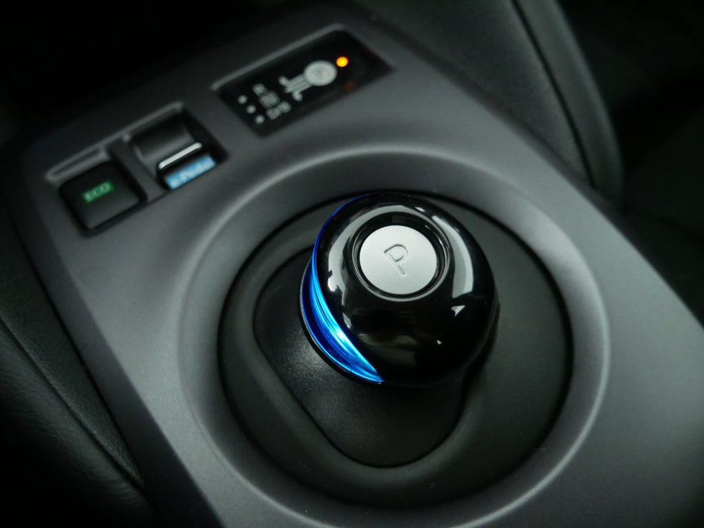 Used 2025 Nissan Leaf S FWD image 31