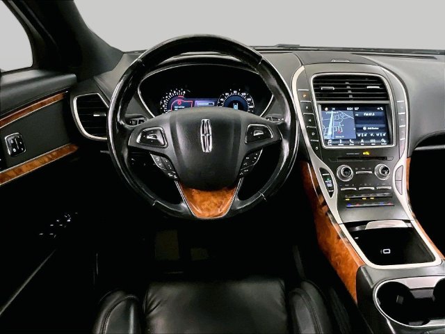 Used 2017 Lincoln MKX Reserve w/ Driver Assistance Package AWD/4WD image 5