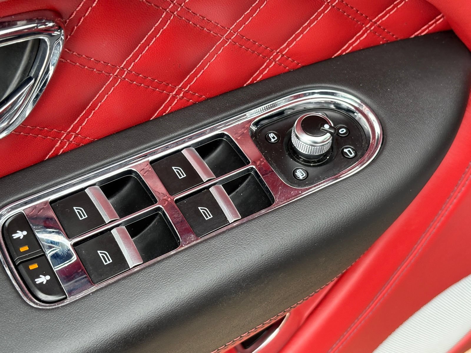 Used 2021 Bentley Bentayga AWD/4WD image 38