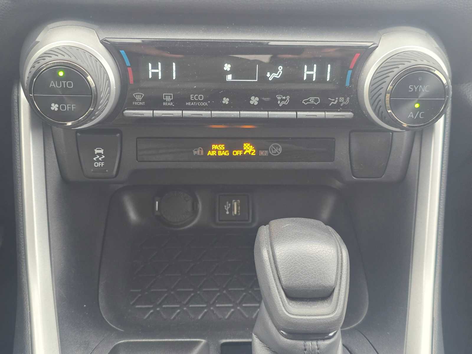 Used 2025 Toyota RAV4 XLE image 31