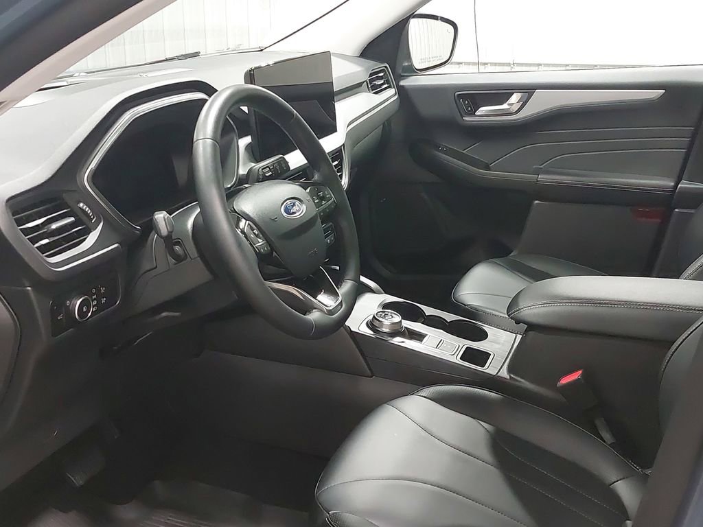 Used 2025 Ford Escape Platinum w/ Premium Technology Package image 16