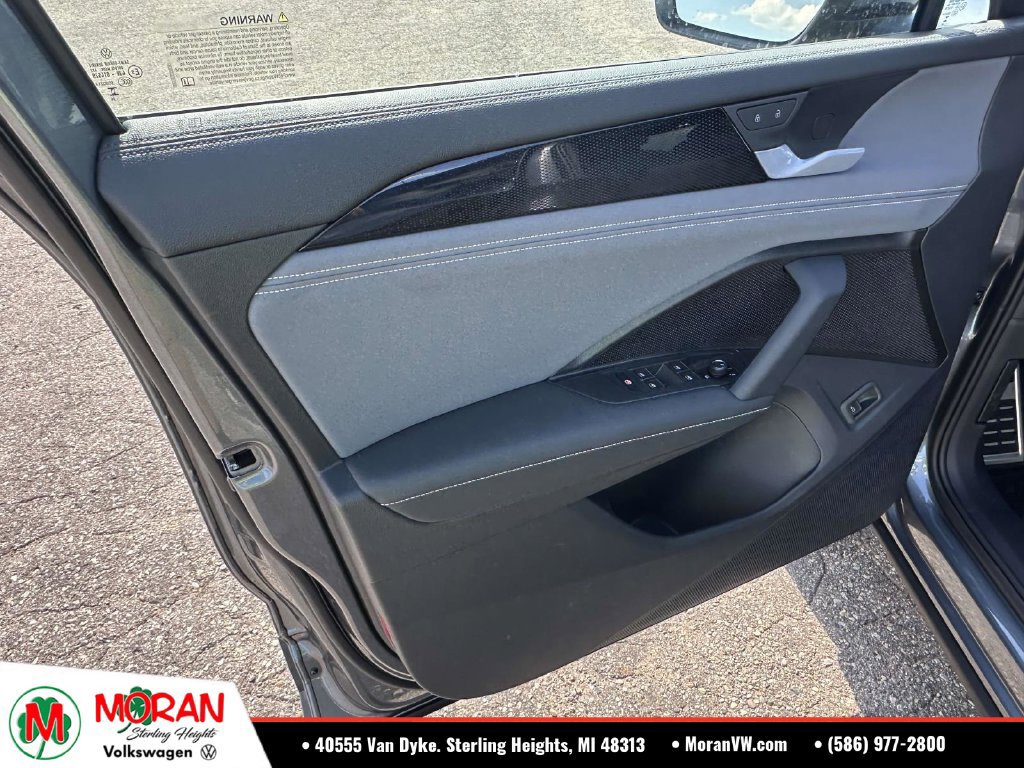 Used 2026 Volkswagen Tiguan SE R-Line FWD image 12
