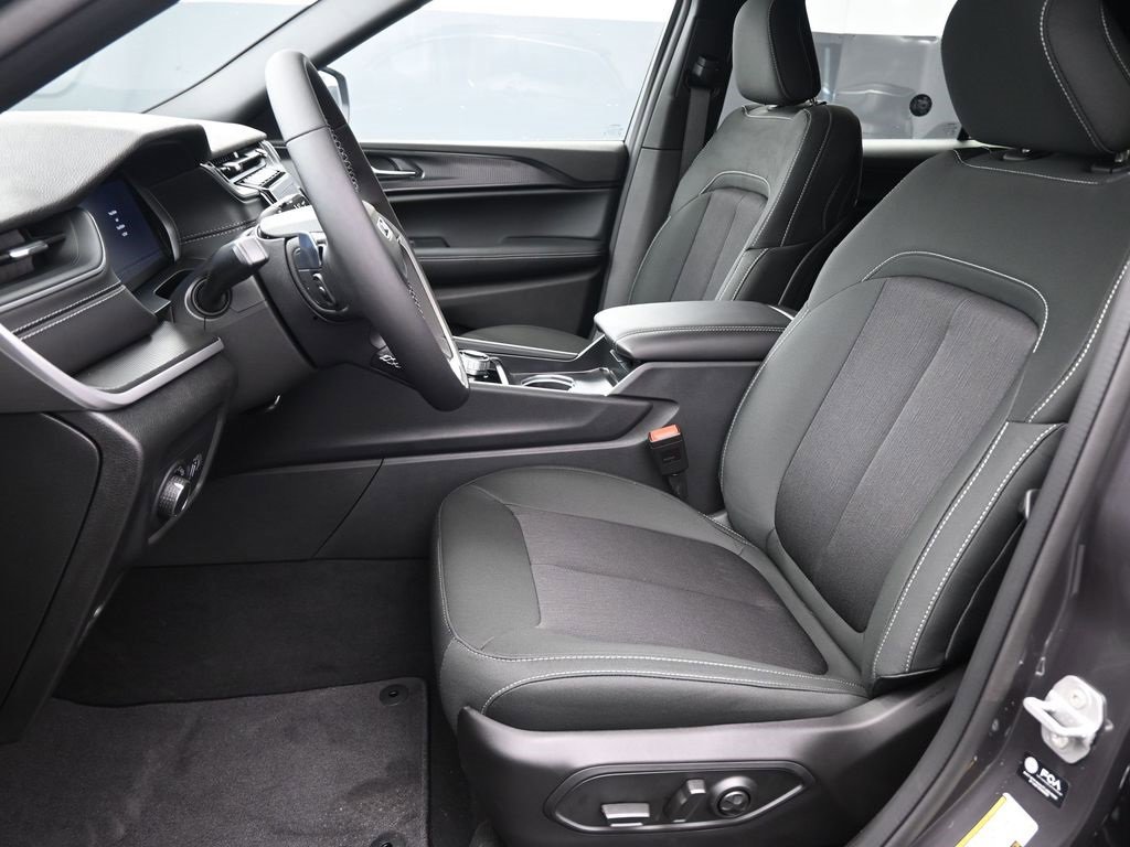 New 2025 Jeep Grand Cherokee L Laredo w/ Luxury Tech Group I image 29