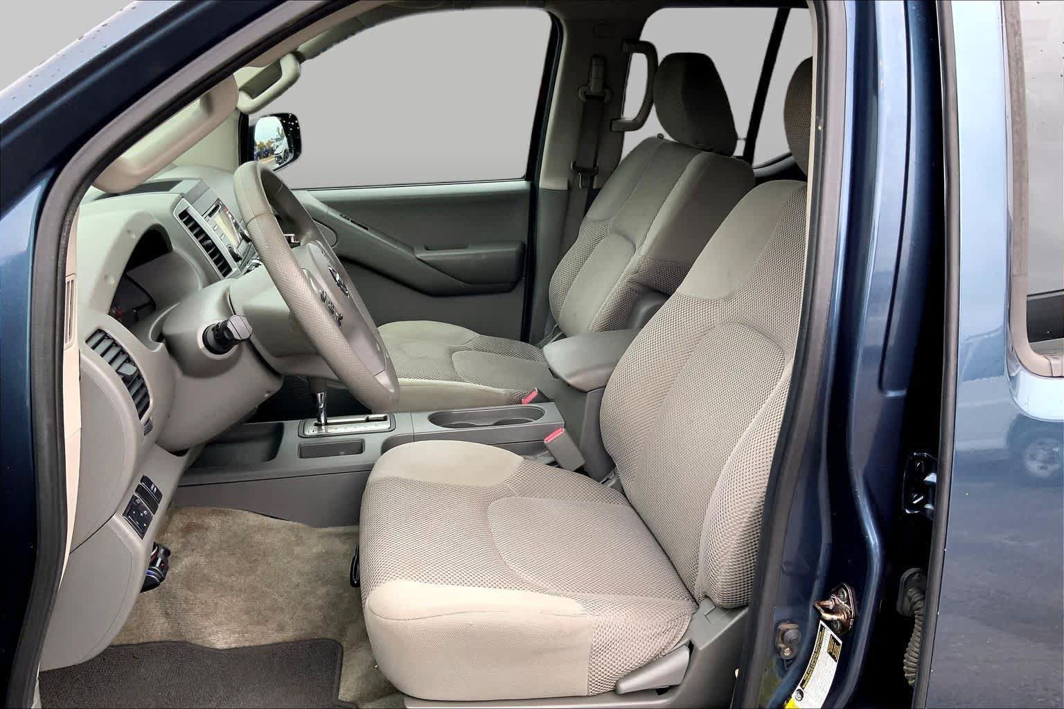 Used 2013 Nissan Frontier SV w/ SV Value Truck Pkg RWD image 8