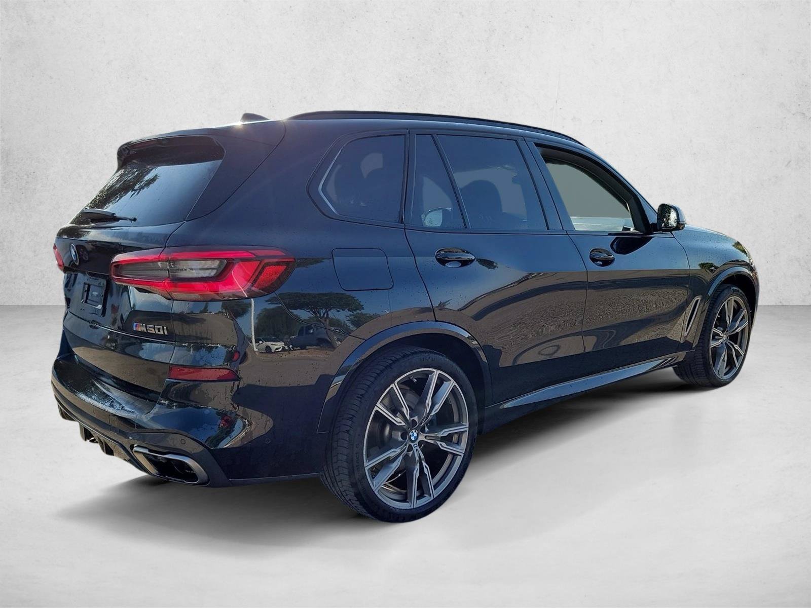 Used 2020 BMW X5 M50i w/ Executive Package AWD/4WD image 5