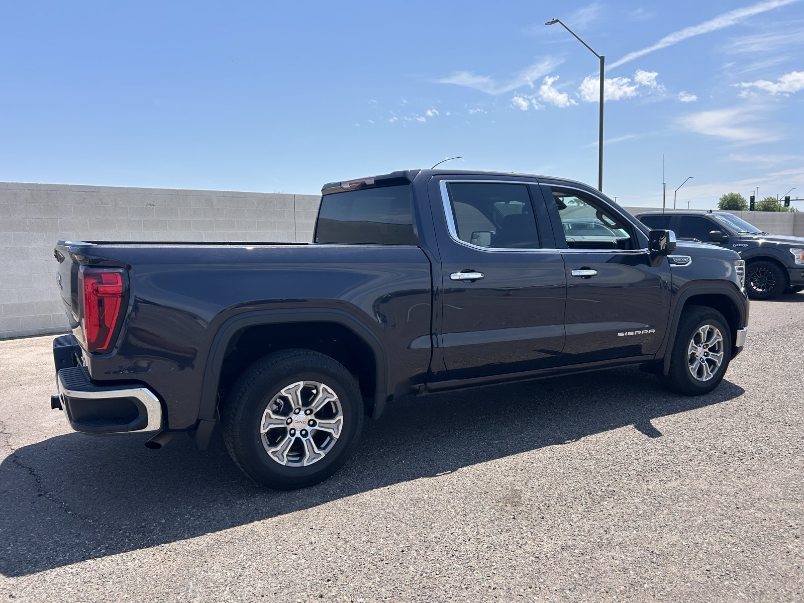 Used 2025 GMC Sierra 1500 SLT RWD image 5