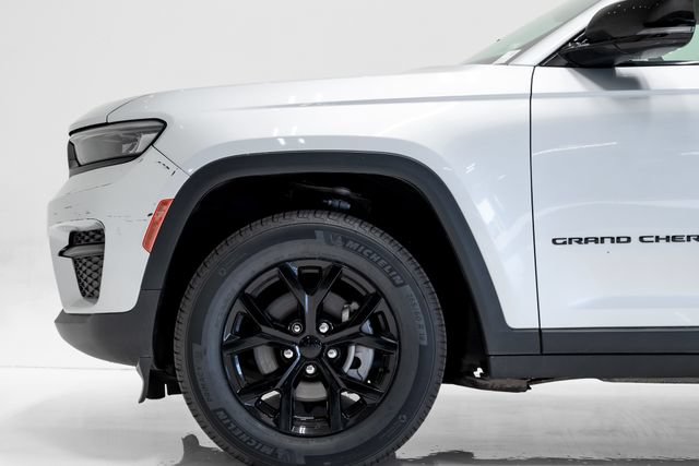 Certified 2024 Jeep Grand Cherokee Altitude AWD/4WD image 31
