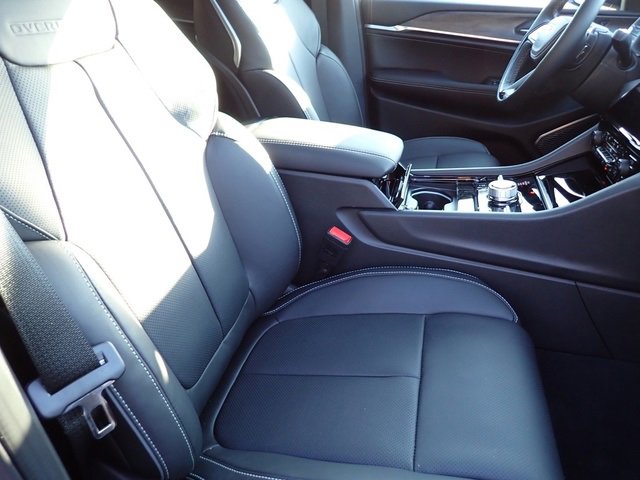 New 2025 Jeep Grand Cherokee Overland w/ Adv Protech Group III image 10